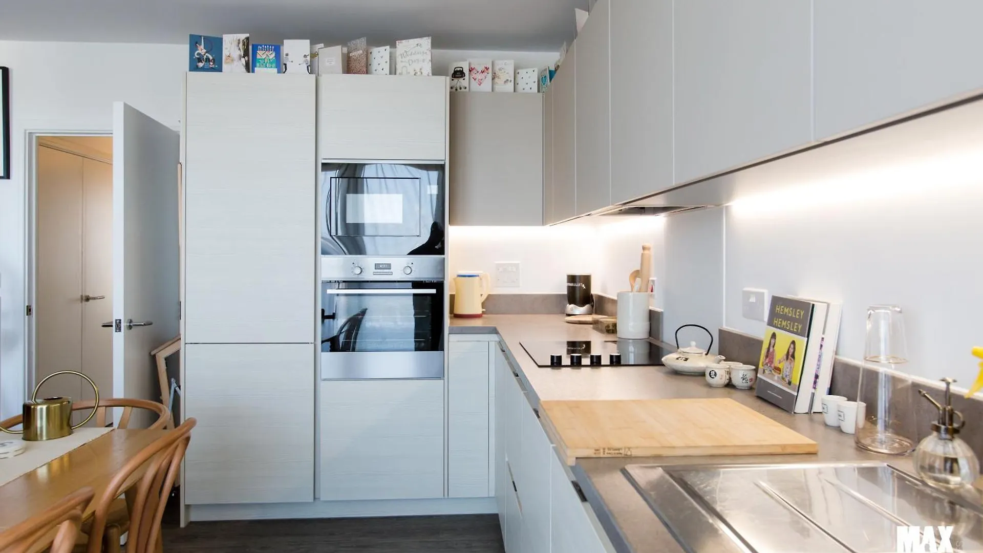 2-Bed & 2 Bathroom, Balcony & Parking - Close To Dagenham East & Romford Station