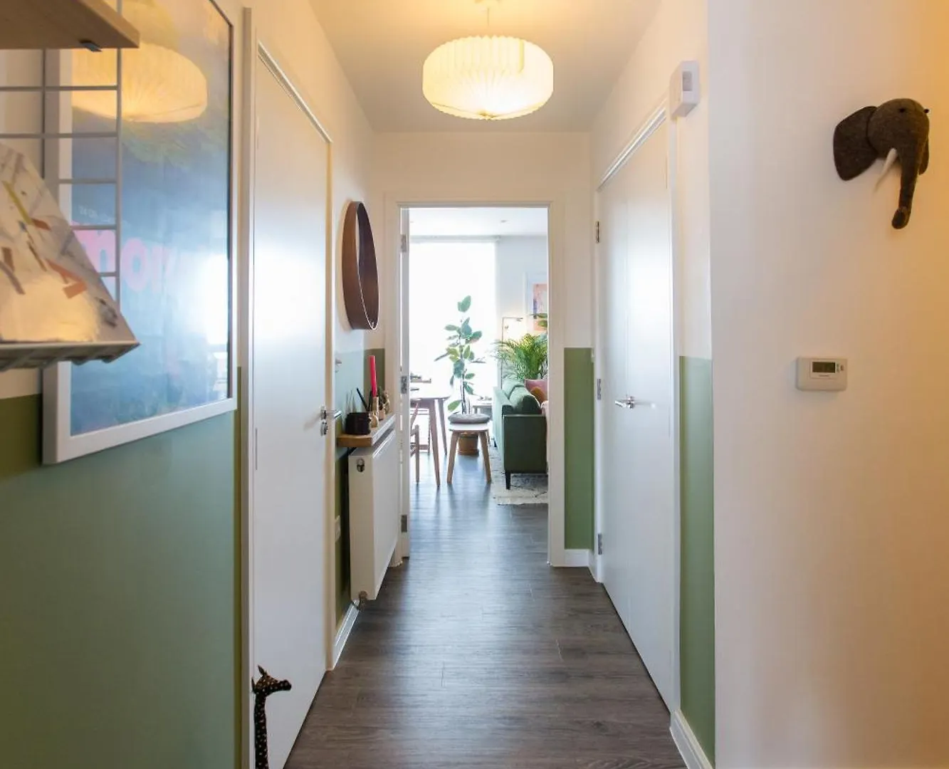 2-Bed & 2 Bathroom, Balcony & Parking - Close To Dagenham East & Romford Station Apartment