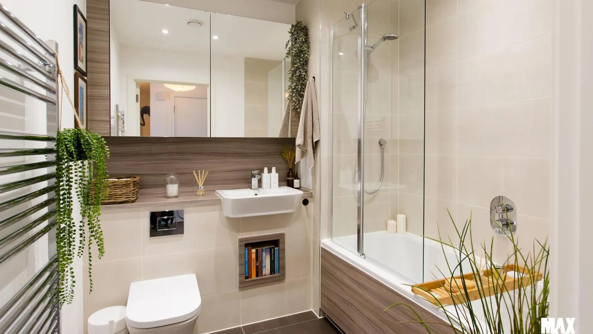 Apartment 2-Bed & 2 Bathroom, Balcony & Parking - Close To Dagenham East & Romford Station