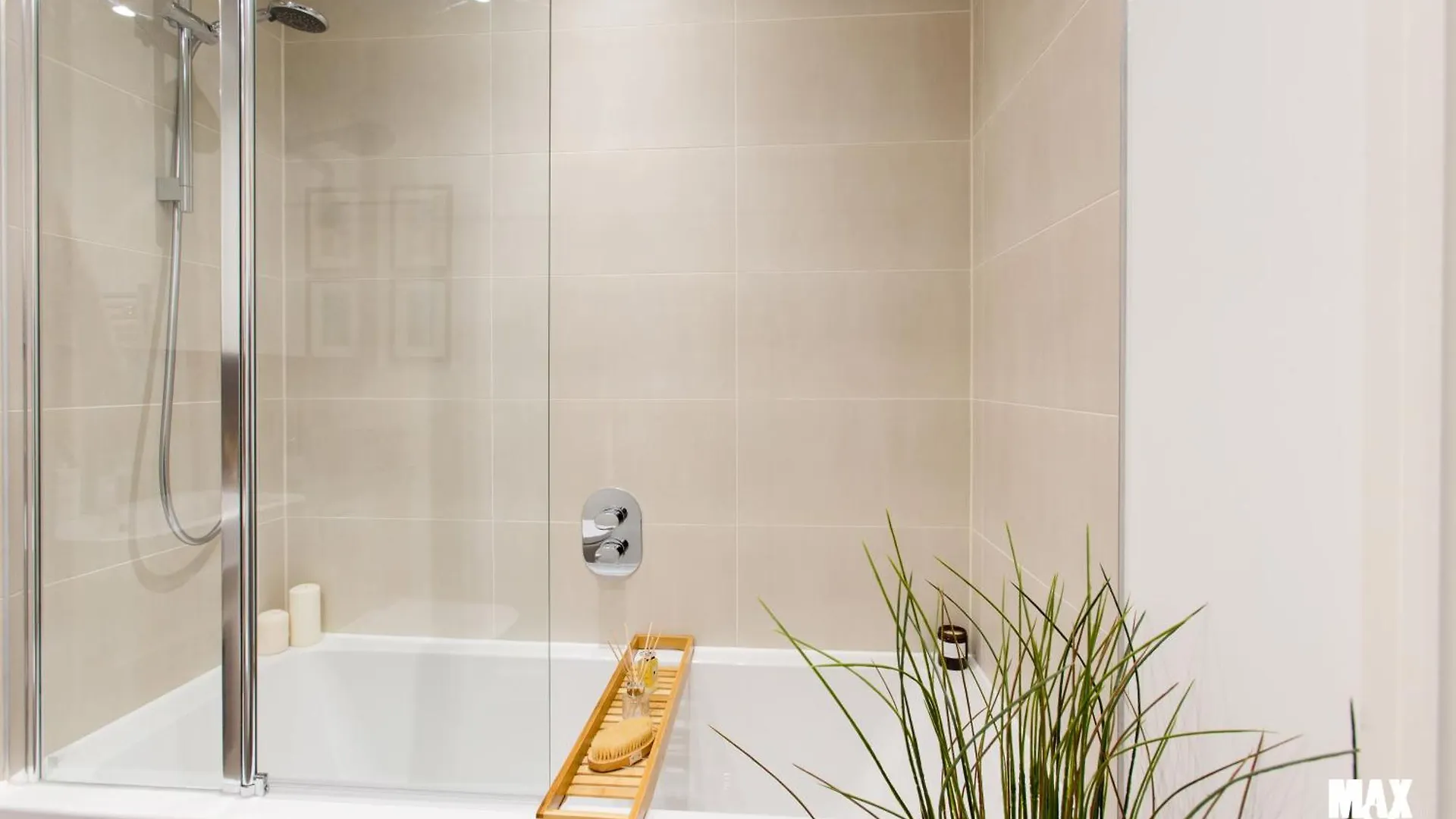 2-Bed & 2 Bathroom, Balcony & Parking - Close To Dagenham East & Romford Station United Kingdom