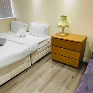  Apartment 5 Bedroom House By Monishortlets